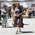 La Infanta Cristina es la mejor invitada de boda con unas sandalias de cuña.