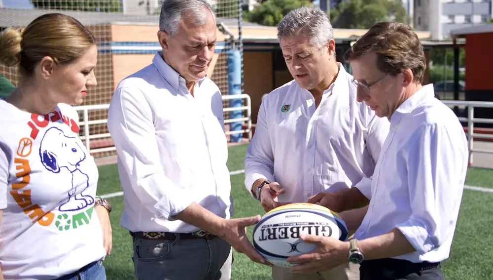 Sanz y Martínez-Almeida en el Club Deportivo El Pilar