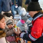 Reparto de ayuda a los refugiados ucranianos por voluntarios de la Orden de Malta