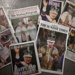 La coronación de Carlos III ocupa la portada de todos los diarios