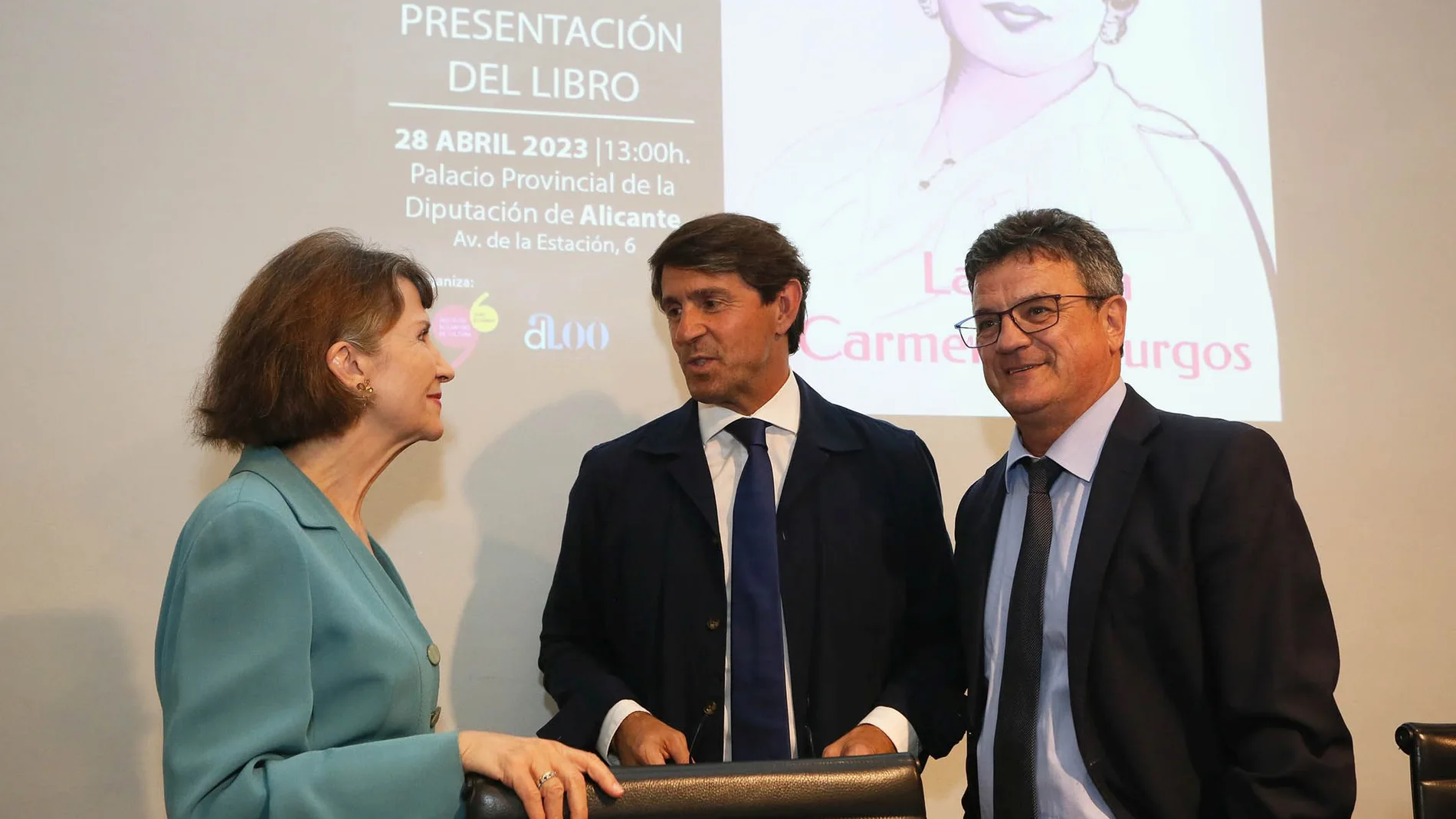 Asunción Valdés, Juan de Dios Navarro y Toni Cabot en la presentació de «Revivir, la nueva Carmen de Burgos» en la Diputación de Alicante