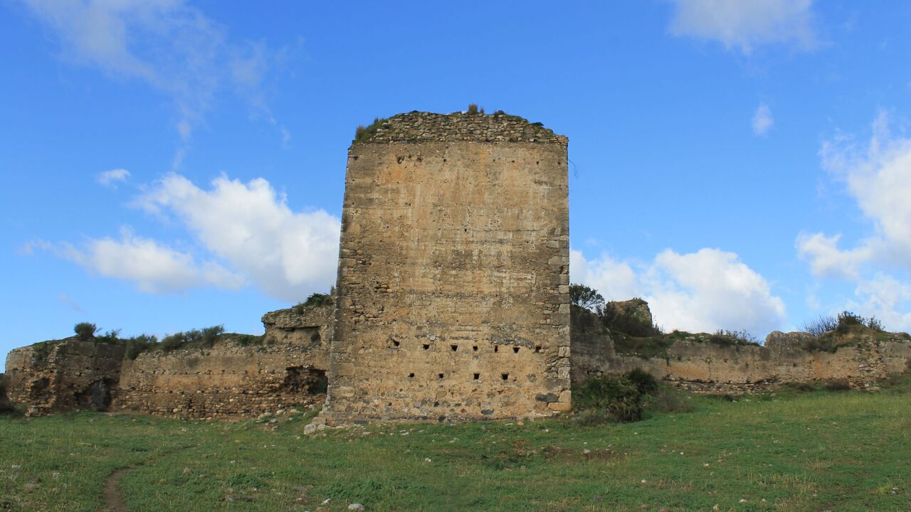 Setefilla, las ruinas de un castillo árabe en pleno Valle del Guadalquivir