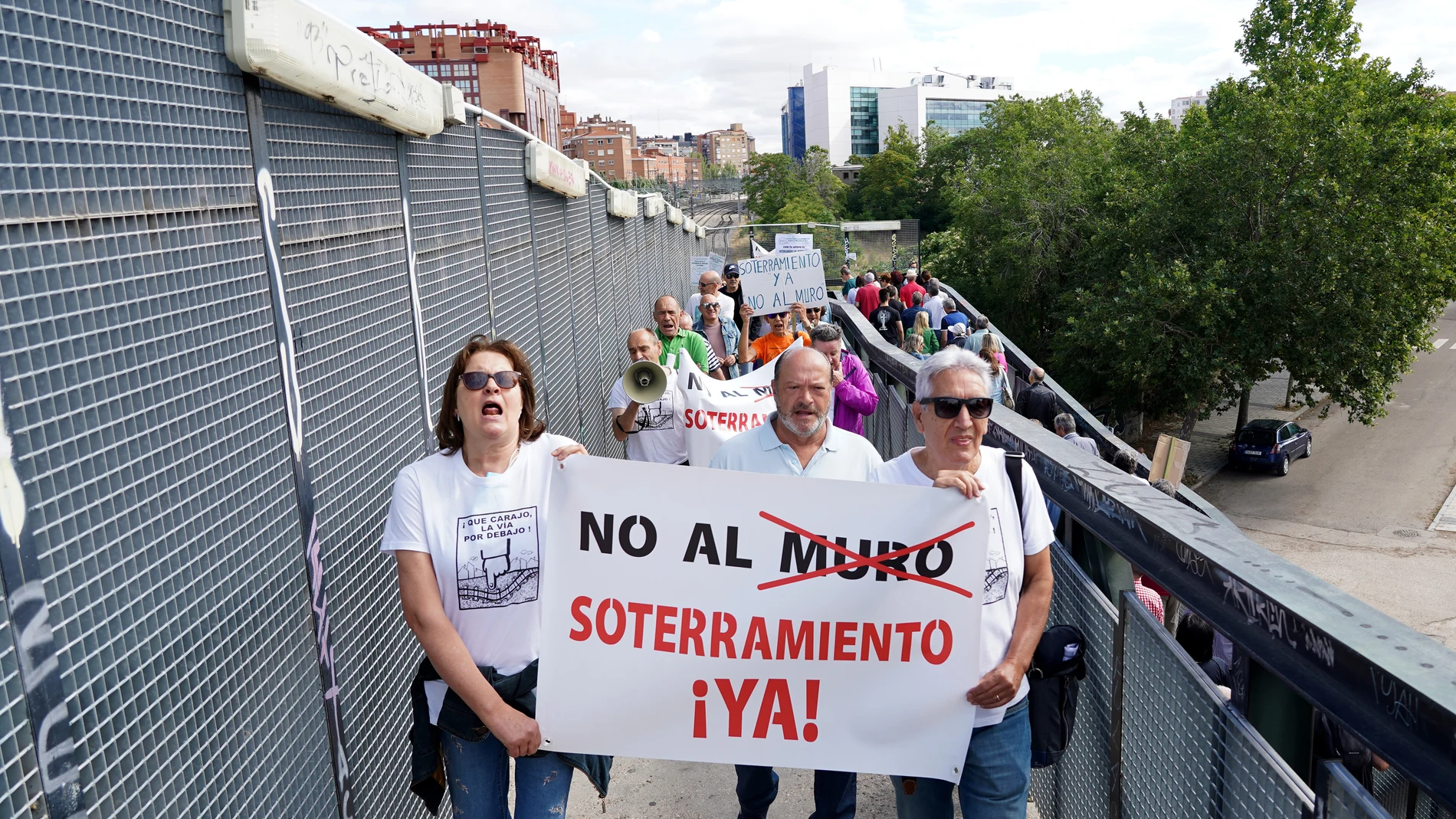 Vecinos de Valladolid en una de las múltiples protestas reclamando el soterramiento