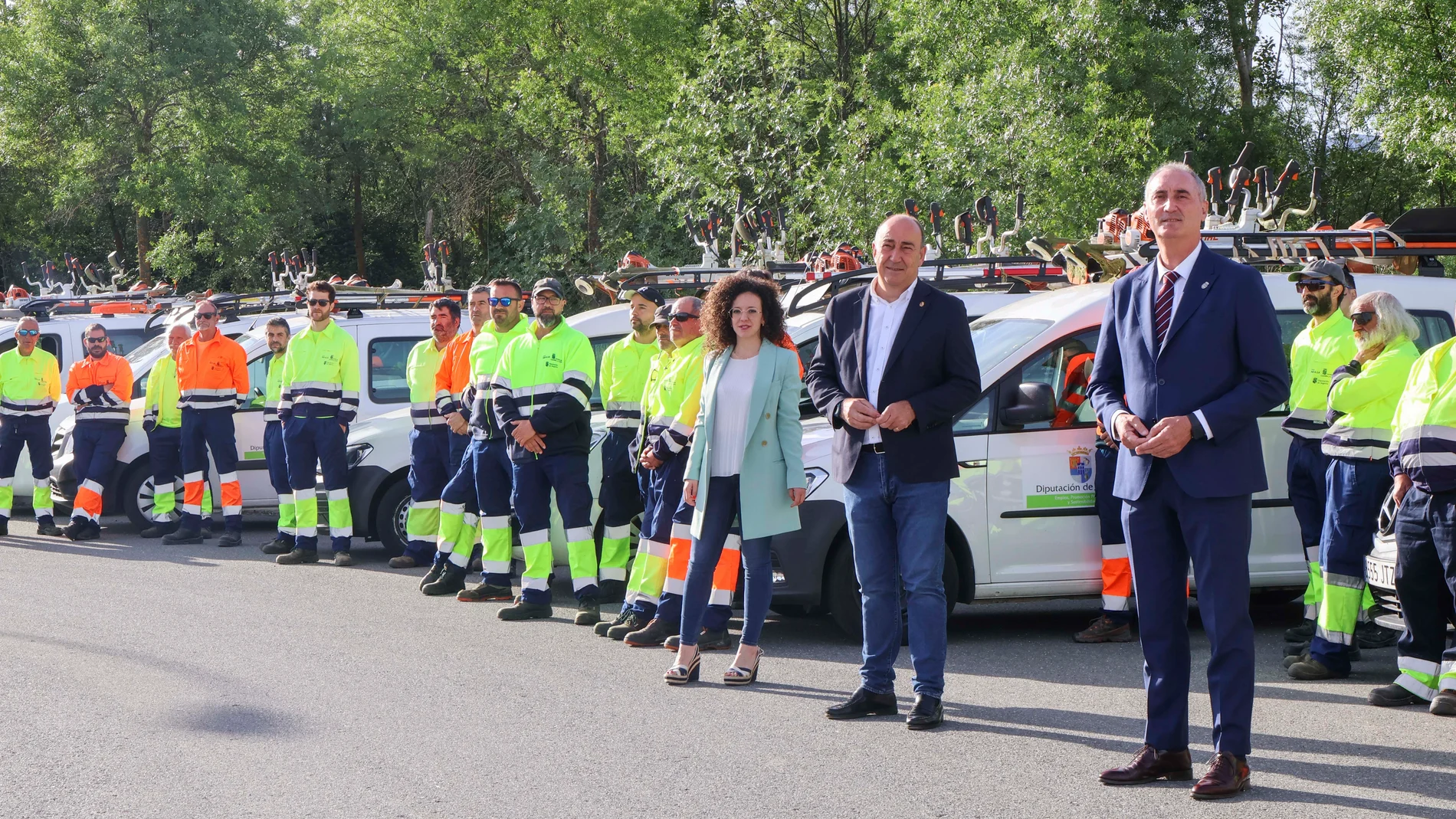 De Vicente, Otero y Mazarías con los nuevos integrantes de las cuadrillas