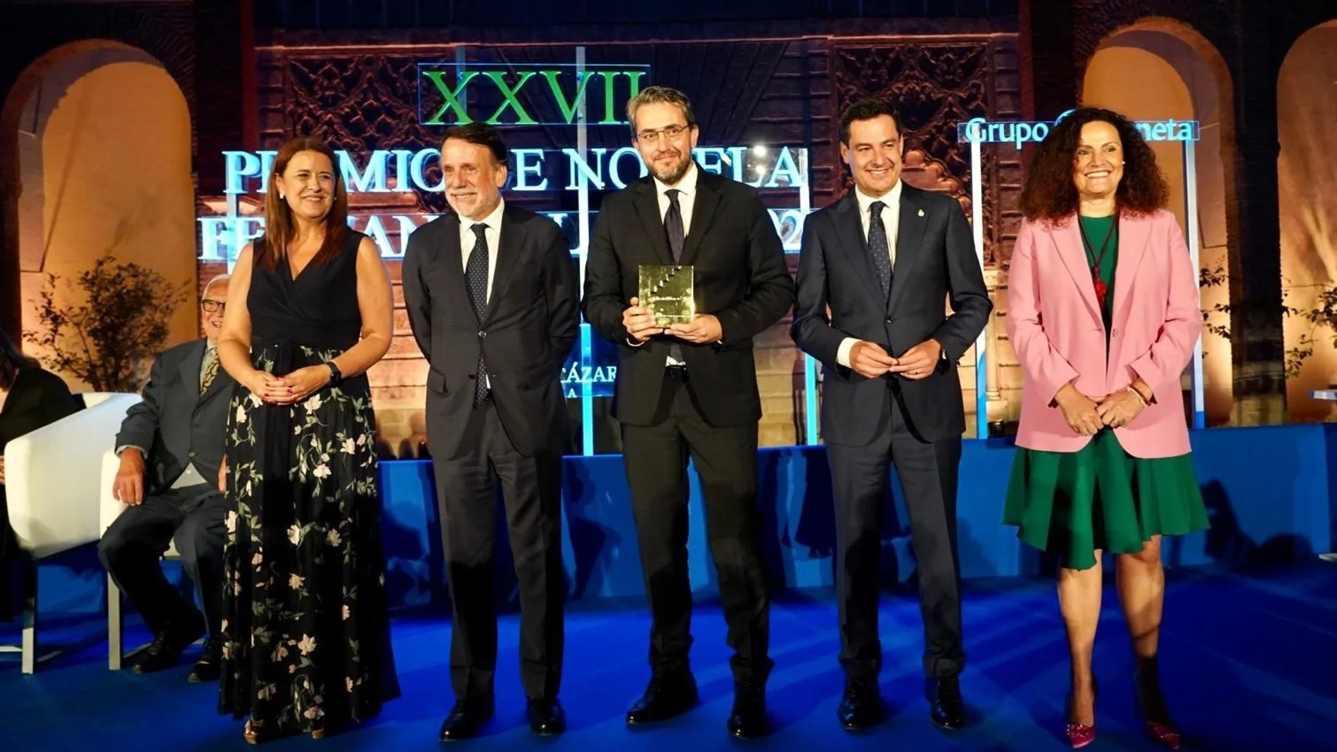El escritor Máximo Huerta ganó el XXVII Premio Fernando Lara por su novela 'Adiós, pequeño'
