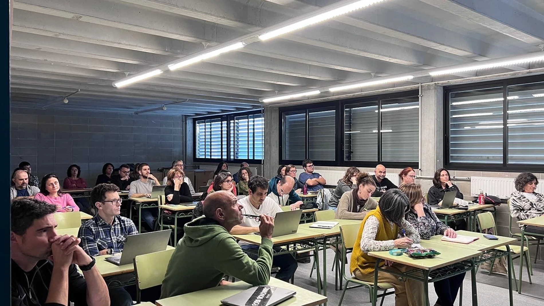 Los docentes de la Escuela Pia Santa Anna de Mataró participan en una formación en el marco de la prueba piloto del programa Henka