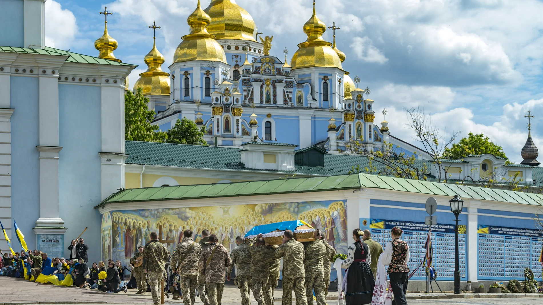 09 May 2023, Ukraine, Kiev: Soldiers escort the coffin of Danylo Denysevych, a Ukrainian soldier who was killed in Bakhmut combats, during his funeral ceremony in Saint Michael's Golden Domed Cathedral. 