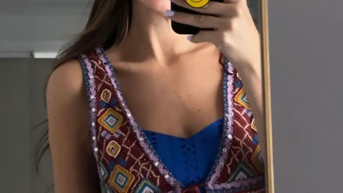 Rocío Osorno con chaleco de Zara. 