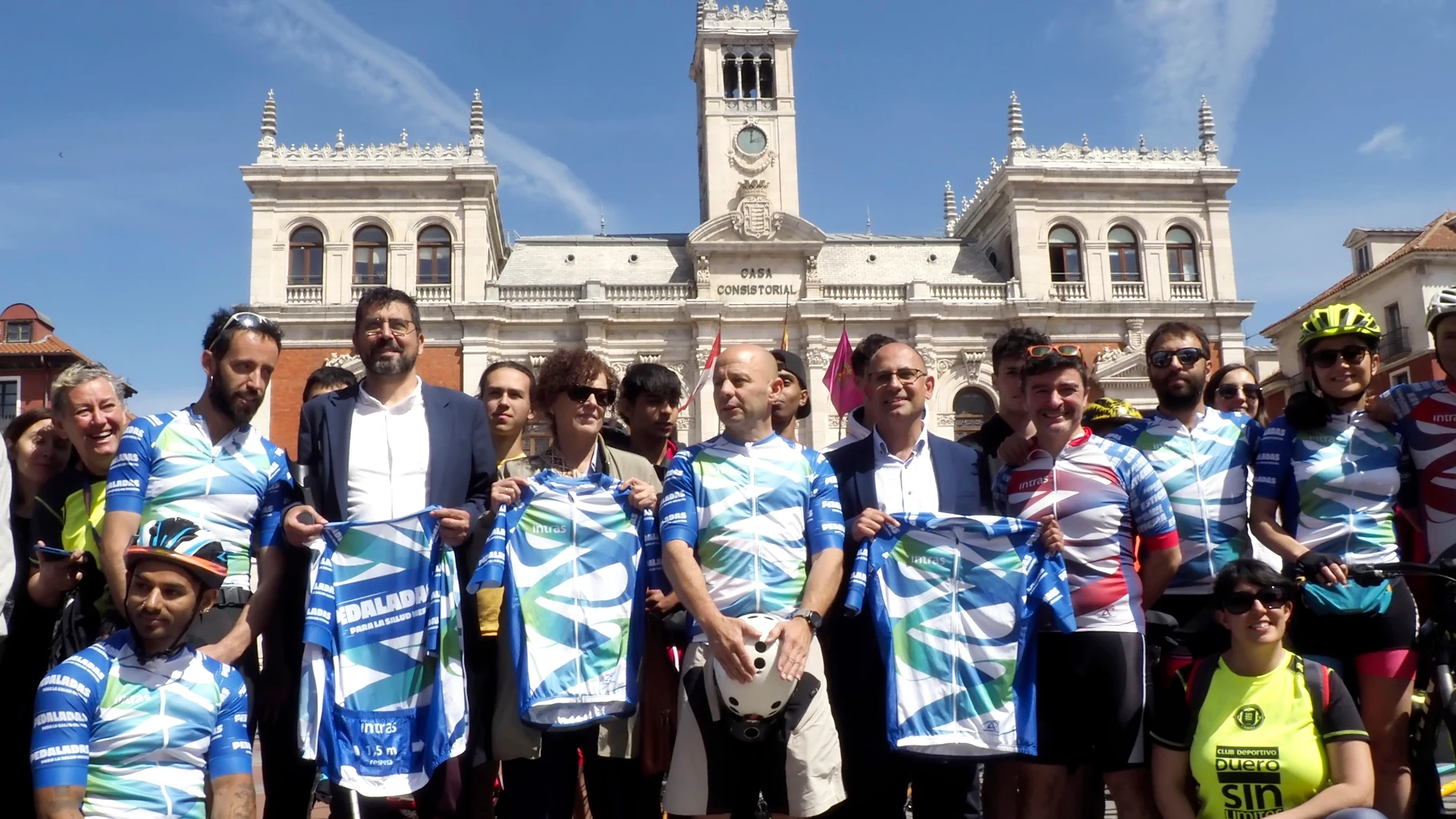 La segunda edición de la ruta ciclista ‘Pedaladas para la salud mental’ sale de la Plaza Mayor de Valladolid y recorrerá en cinco etapas, del 10 al 14, más de 250 kilómetros hasta llegar a la Puerta del Sol de Madrid