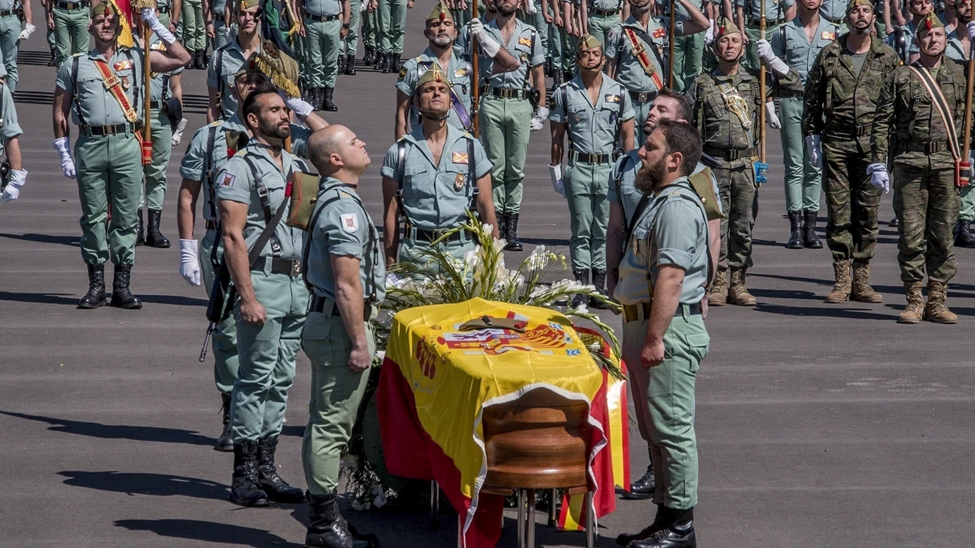 Funeral por el caballero legionario