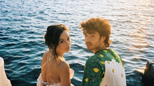Anna Castillo y Álvaro Mel en una escena de 'Un cuento perfecto'