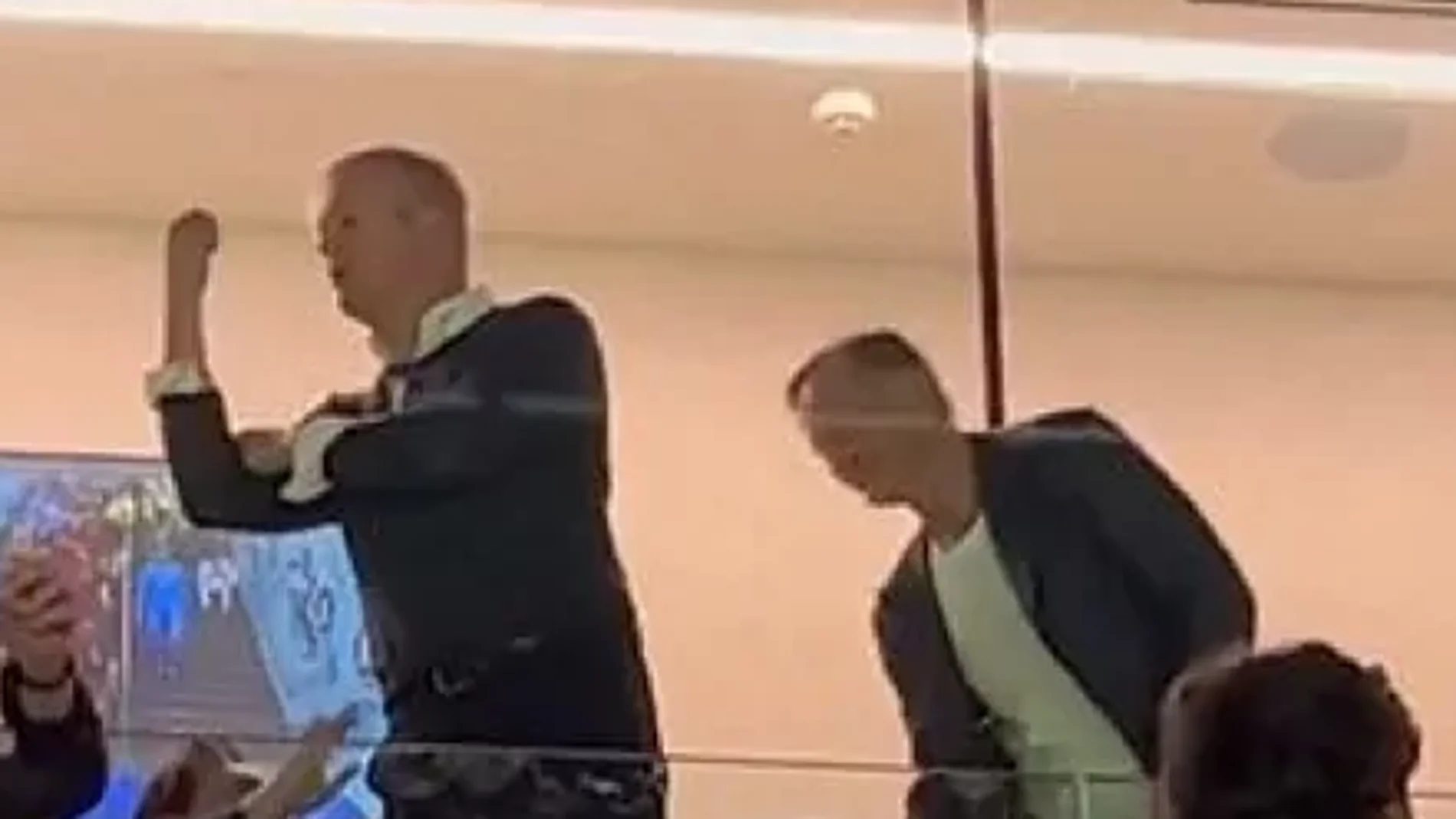 Los vergonzosos gestos de Alfie en el Santiago Bernabéu