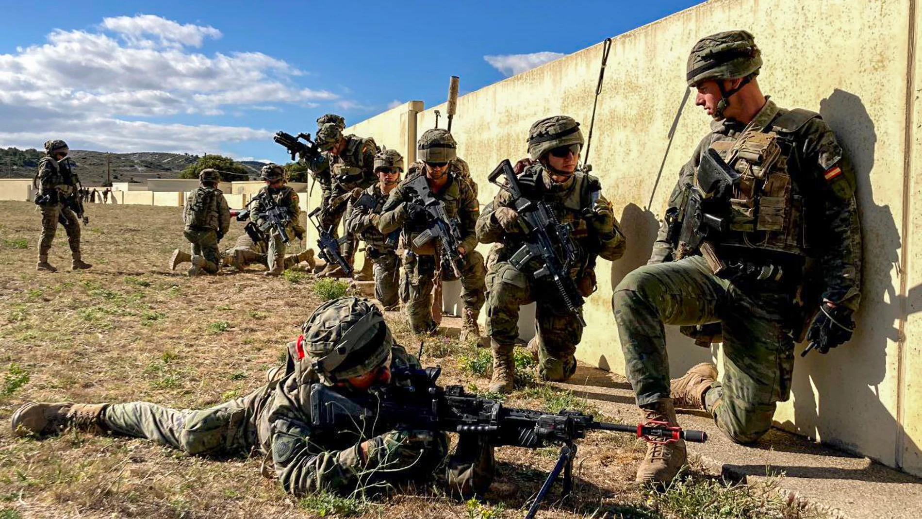 Militares españoles durante el ejercicio «Swift Response» en el campo de maniobras «San Gregorio» de Zaragoza