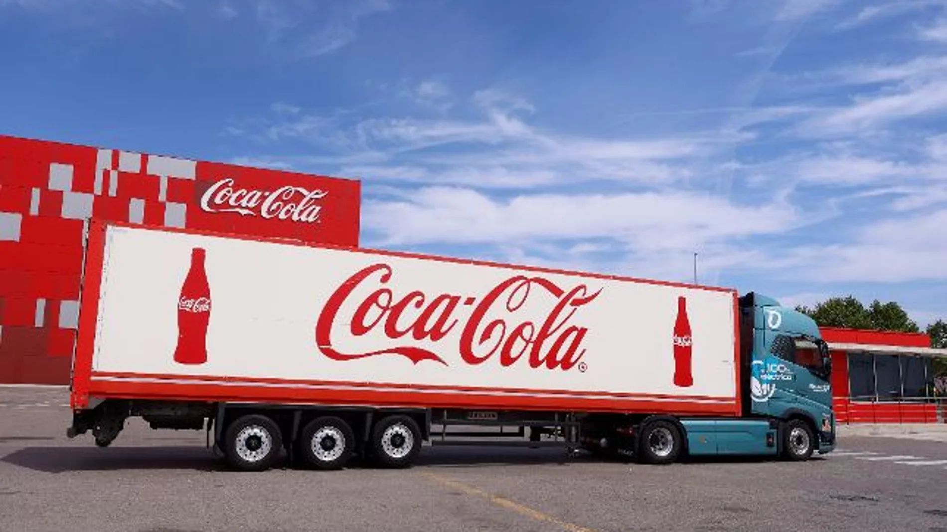 Coca-Cola, Ontime y Volvo se unen para avanzar en transporte con camiones eléctricos