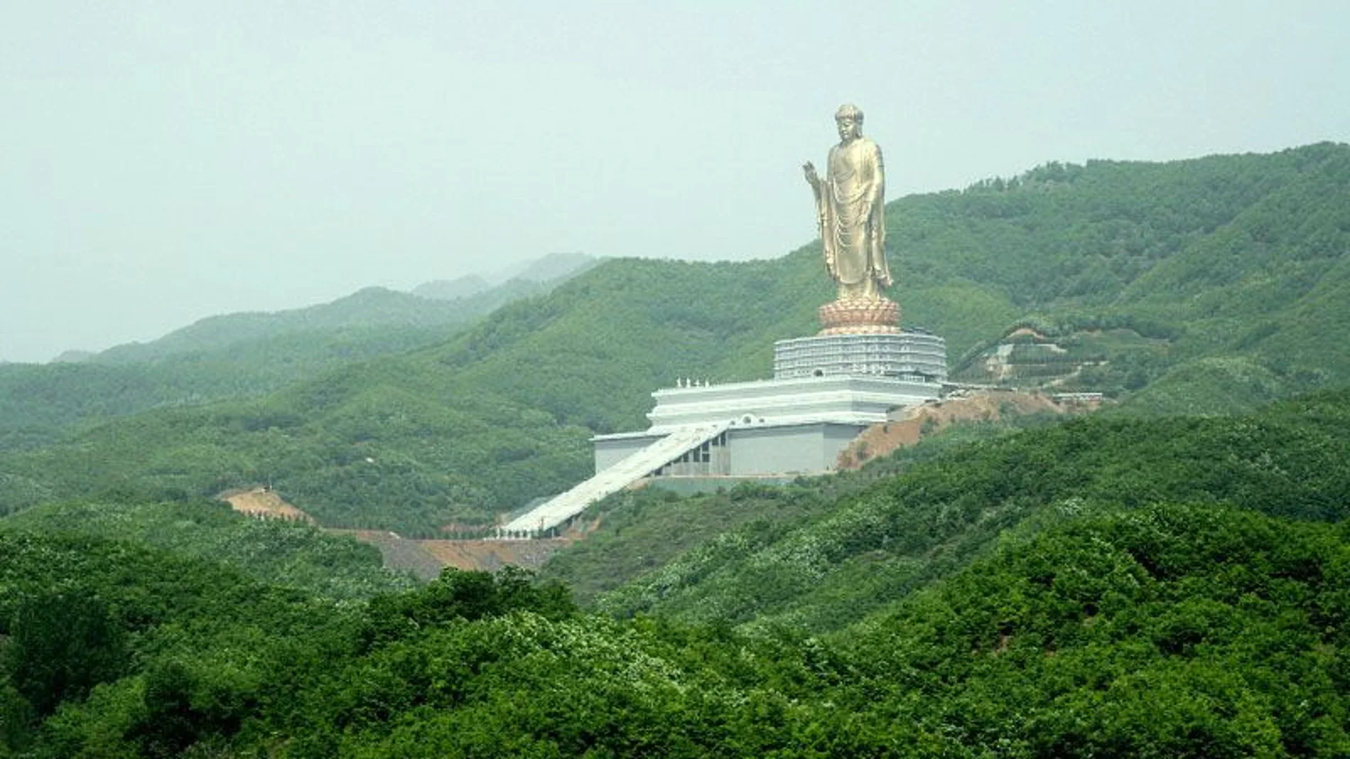 El Buda del Templo de la Primavera 