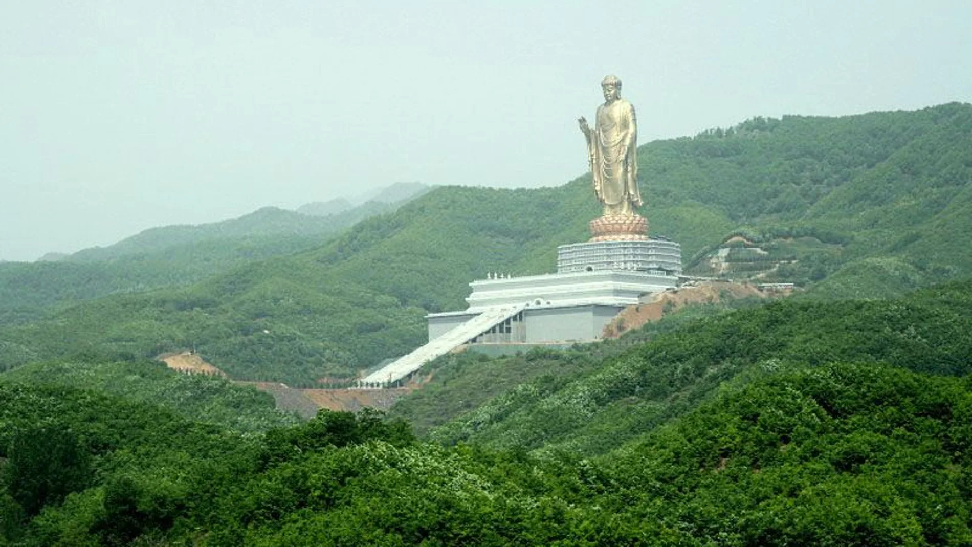 El Buda del Templo de la Primavera