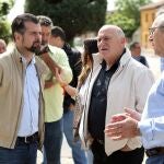 Tudanca visita la localidad leonesa de El Burgo Ranero para respaldar a su alcalde y candidato, Gerónimo Vallejo