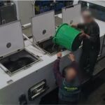 La Guardia Civil intercepta 1,5 toneladas de angulas vivas para el contrabando