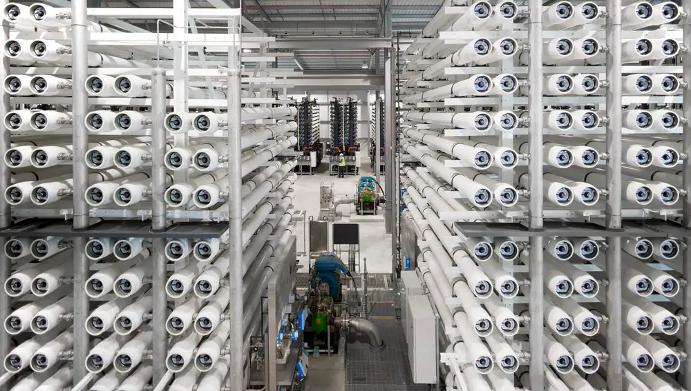 Interior de una planta desaladora de agua