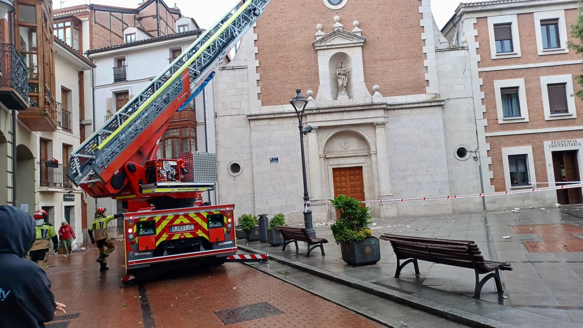 Cae un rayo en la iglesia de las Esclavas del Sagrado Corazón de Valladolid