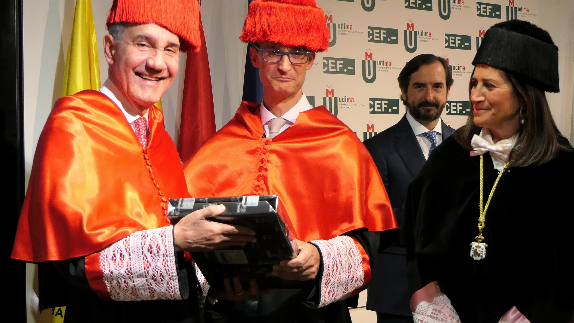 Franklin García Fermín, durante la ceremonia en que fue investido ‘honoris causa’ por la udima