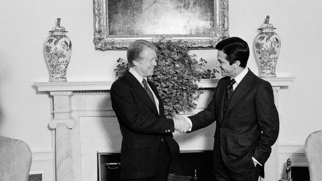 President Jimmy Carter shakes hands with Spanish Premier Adolfo Suarez in the White House Oval Office, April 29, 1977. Carter spoke in both English and Spanish as he greeted the visiting leader.