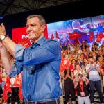 Pedro Sánchez en acto electora en Sevilla