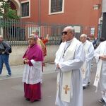 El arzobispo de Valladolid, Luis Argüello, durante la procesión en honor a San Pedro Regalado
