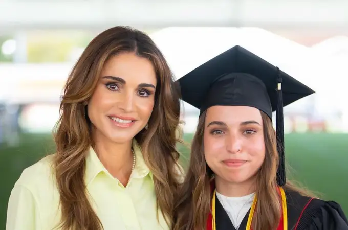 Rania de Jordania celebra la graduación de su hija Salma en Estados Unidos