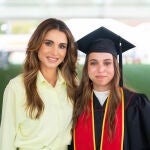 Rania de Jordania junto a su hija Salma