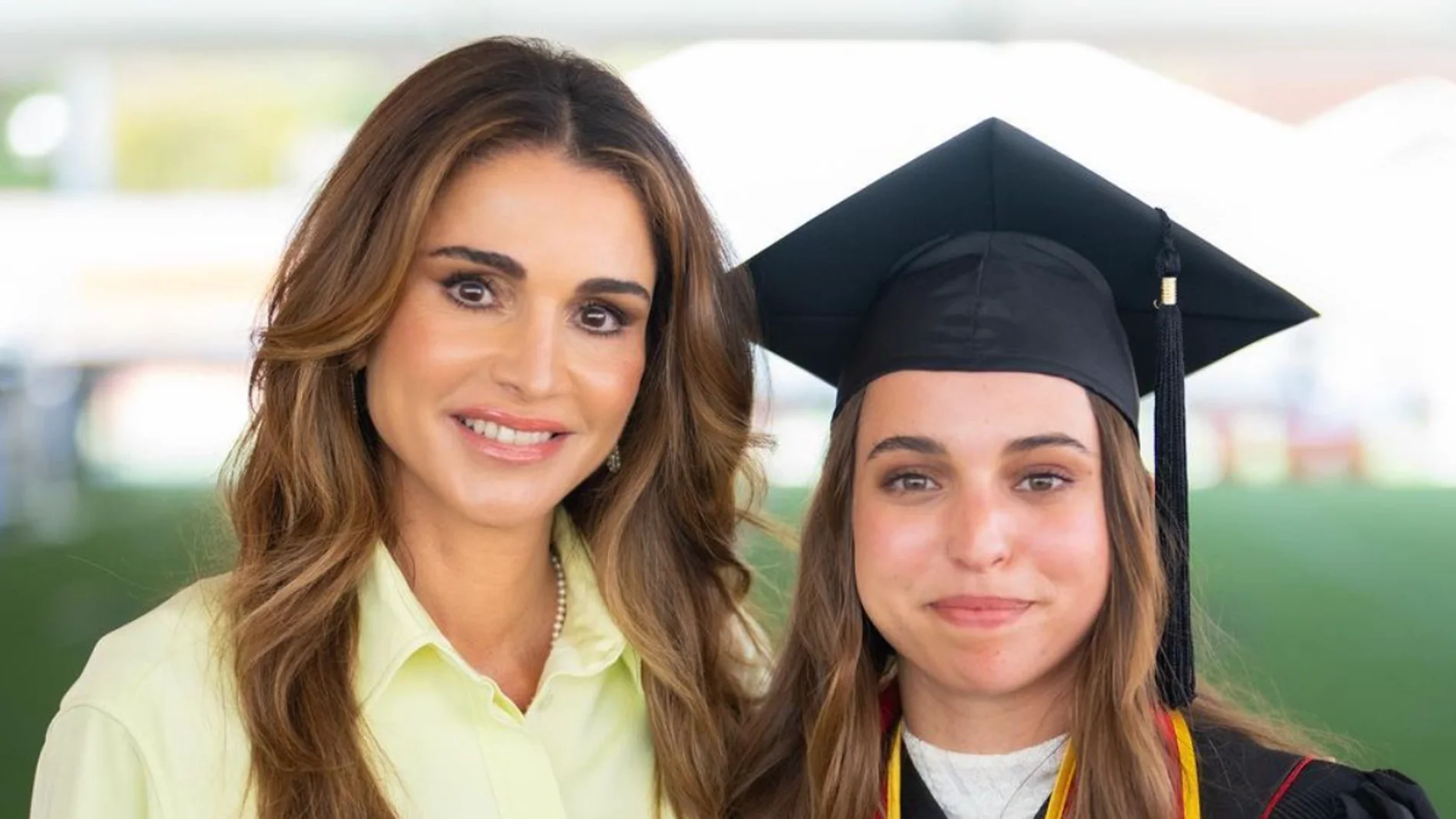 Rania de Jordania junto a su hija Salma
