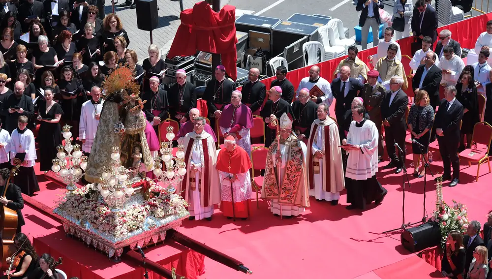 El alcalde Ribó estuvo presente en este acto religioso celebrado en plena campaña electoral