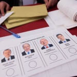 Turquía.- Abren las urnas para las elecciones presidenciales y parlamentarias en Turquía