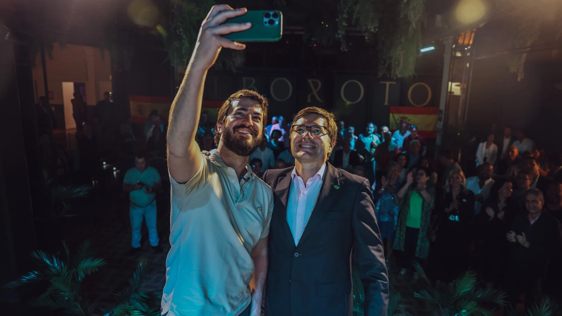 García Gallardo se hace un selfie junto a Nicasio Galván, candidato de Vox a la presidencia de Canarias