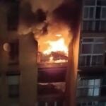Vivienda siniestrada en llamas