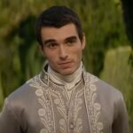 Corey Mylchreest interpreta a Jorge III en "Reina Charlotte: una historia de Bridgerton"