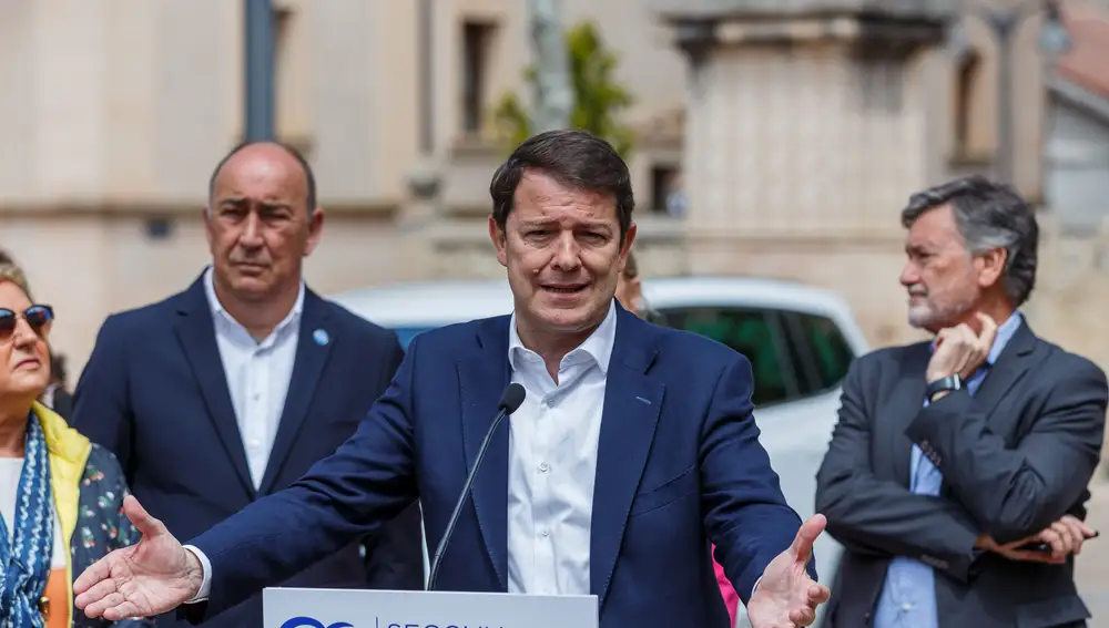 El presidente del PPCyL, Alfonso Fernández Mañueco, visita la localidad de Cantalejo (Segovia) para apoyar a la candidatura del PP en la localidad, Ana Rosa Zamarro