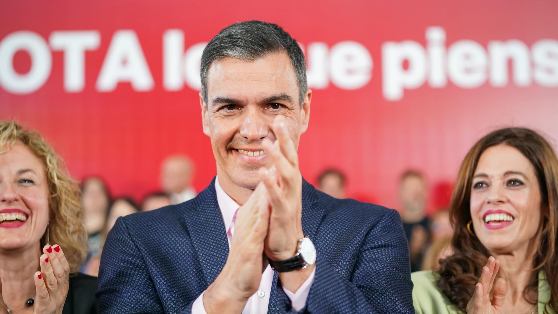 El secretario general del PSOE y presidente del Gobierno de España, Pedro Sánchez, interviene en un acto en el Frontón Lakua, a 15 de mayo de 2023, en Vitoria-Gasteiz, Álava, País Vasco (España). Desde el comienzo de la campaña electoral el pasado 12 de mayo el presidente del Gobierno está visitando distintas ciudades españolas para apoyar a los candidatos y candidatas socialistas que se presentan para las elecciones municipales y autonómicas del 28 de mayo. Vivienda, servicios públicos y ene...