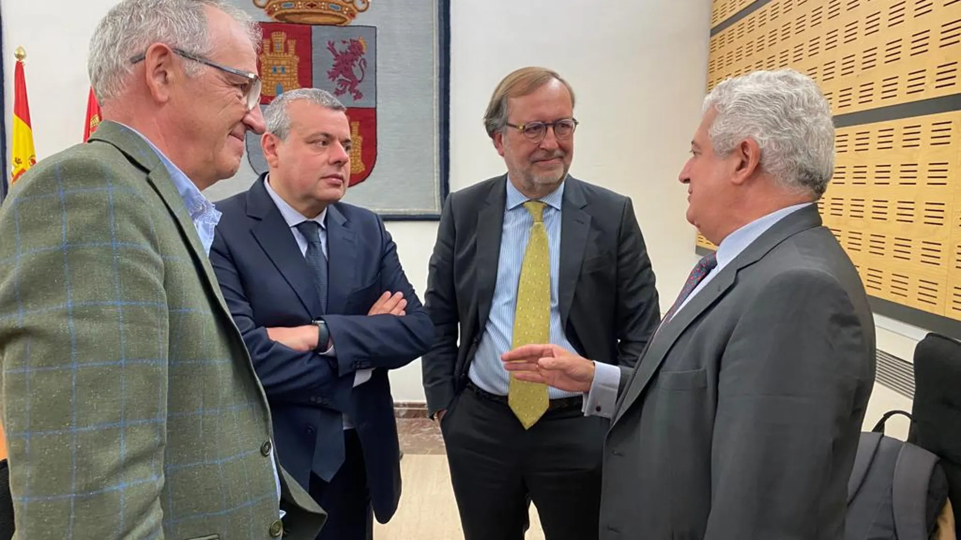 Encuentro de representantes de la Junta con empresarios del sector turístico