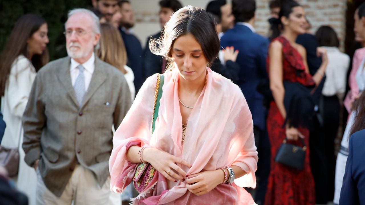 Victoria Federica with velvet sandals is the perfect christening guest for the most ‘Cayetanas’ girls in Madrid