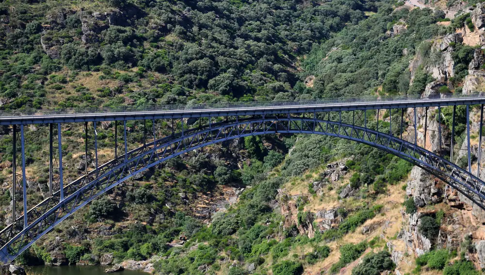 Espectacular imagen del Puente de Requejo