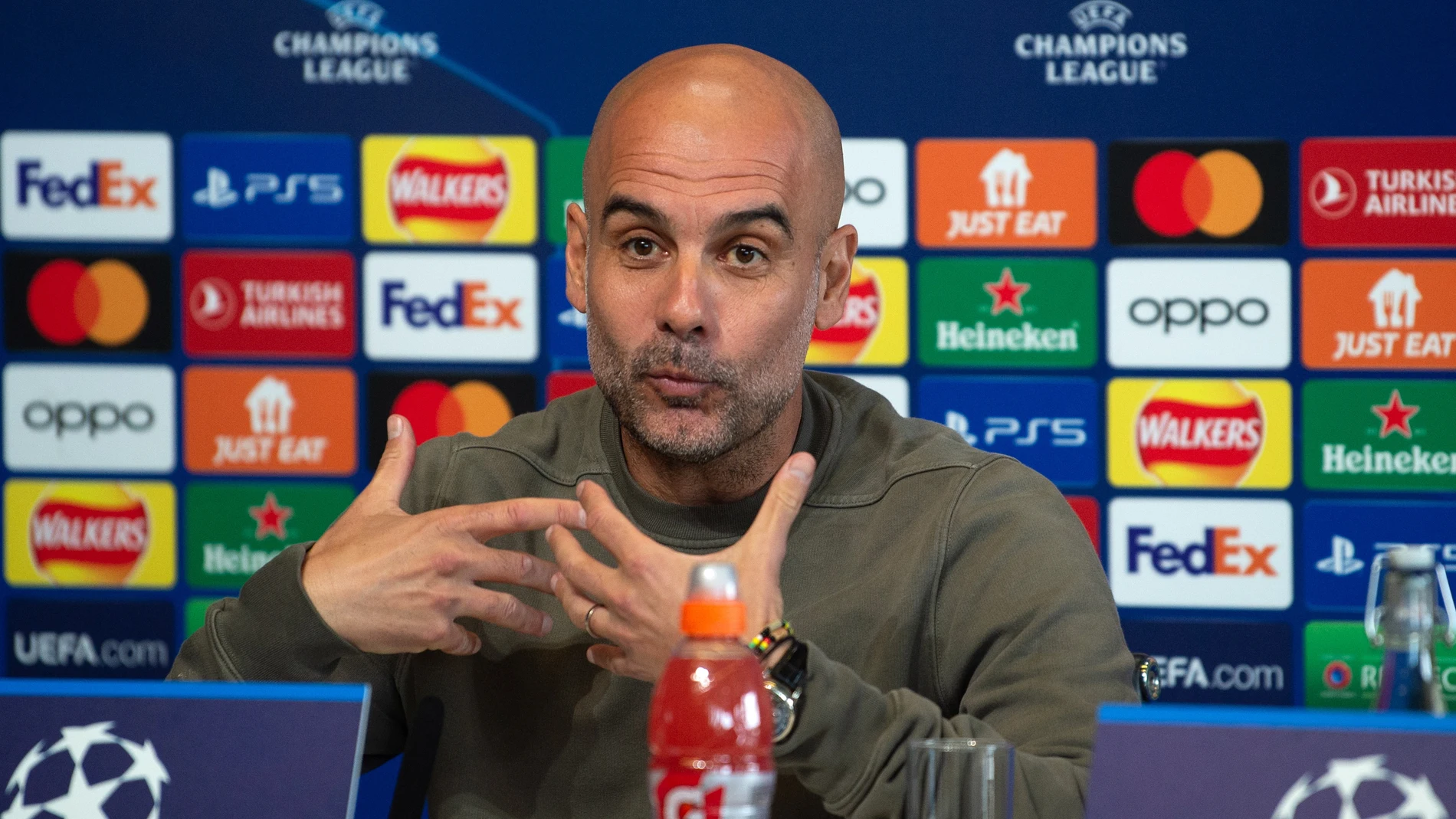 Manchester (United Kingdom), 16/05/2023.- Manchester City manager Pep Guardiola reacts during a press conference of the club in Manchester, Britain, 16 May 2023. Manchester City face Real Madrid in a UEFA Champions League semi-finals, 2nd leg soccer match on 17 May. (Liga de Campeones, Reino Unido) EFE/EPA/PETER POWELL 