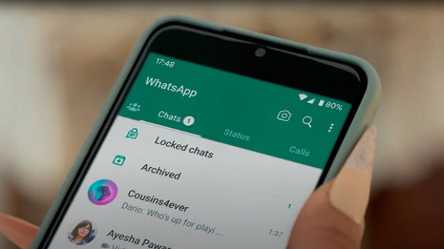 La nueva función de WhatsApp que protege tus chats de miradas ajenas cuando cogen tu móvil.