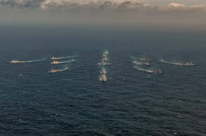 La espectacular imagen de 14 navíos de combate de la OTAN navegando por el Báltico que mete miedo a Rusia