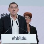 AMP.-EH Bildu aplaude la renuncia de los condenados por delitos de sangre y reafirma su apuesta por vías democráticas