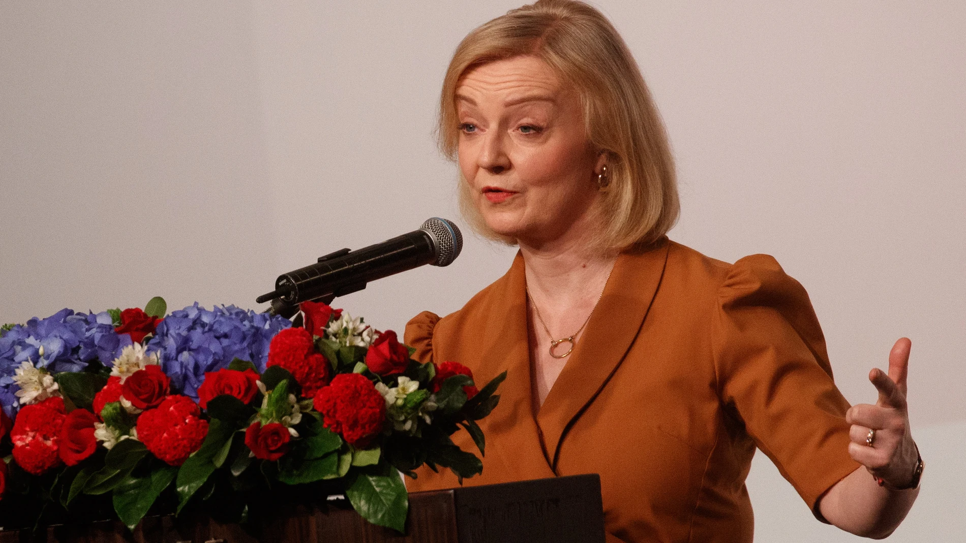Taipei (Taiwan), 17/05/2023.- Former British Prime Minister Liz Truss delivers a speech, during an event in Taipei, Taiwan, 17 May 2023. Former British Prime Minister Liz Truss is visiting Taiwan for five days to meet with several high-ranking officials. (Reino Unido) EFE/EPA/RITCHIE B. TONGO
