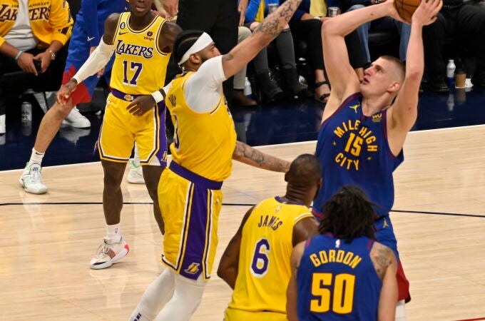 Nikola Jokic fue imparable para la defensa de los Lakers