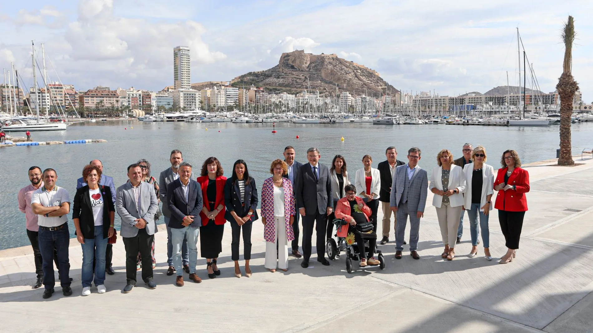 Foto de familia de la candidatura socialista a les Corts de Alicante.