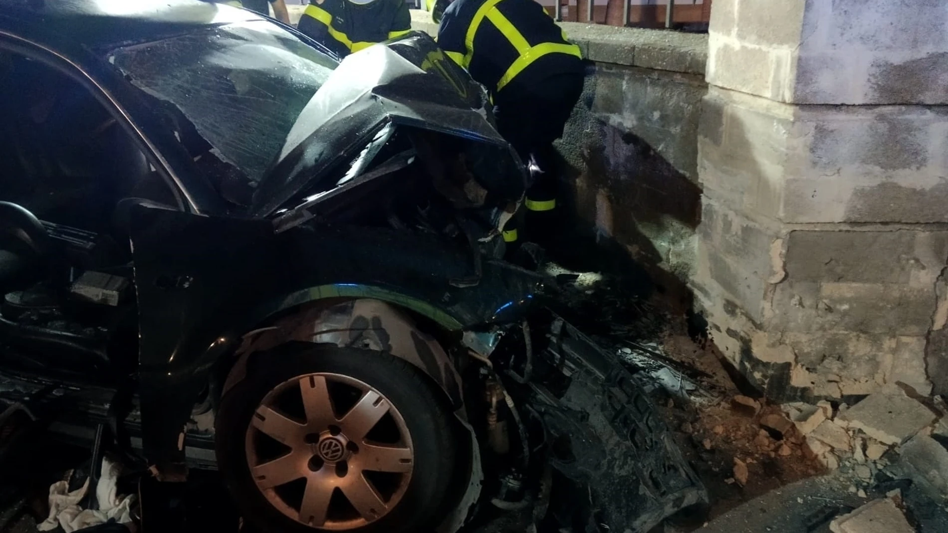 El vehículo se estrelló contra el muro de una bodega en El Puerto de Santa María (Cádiz)