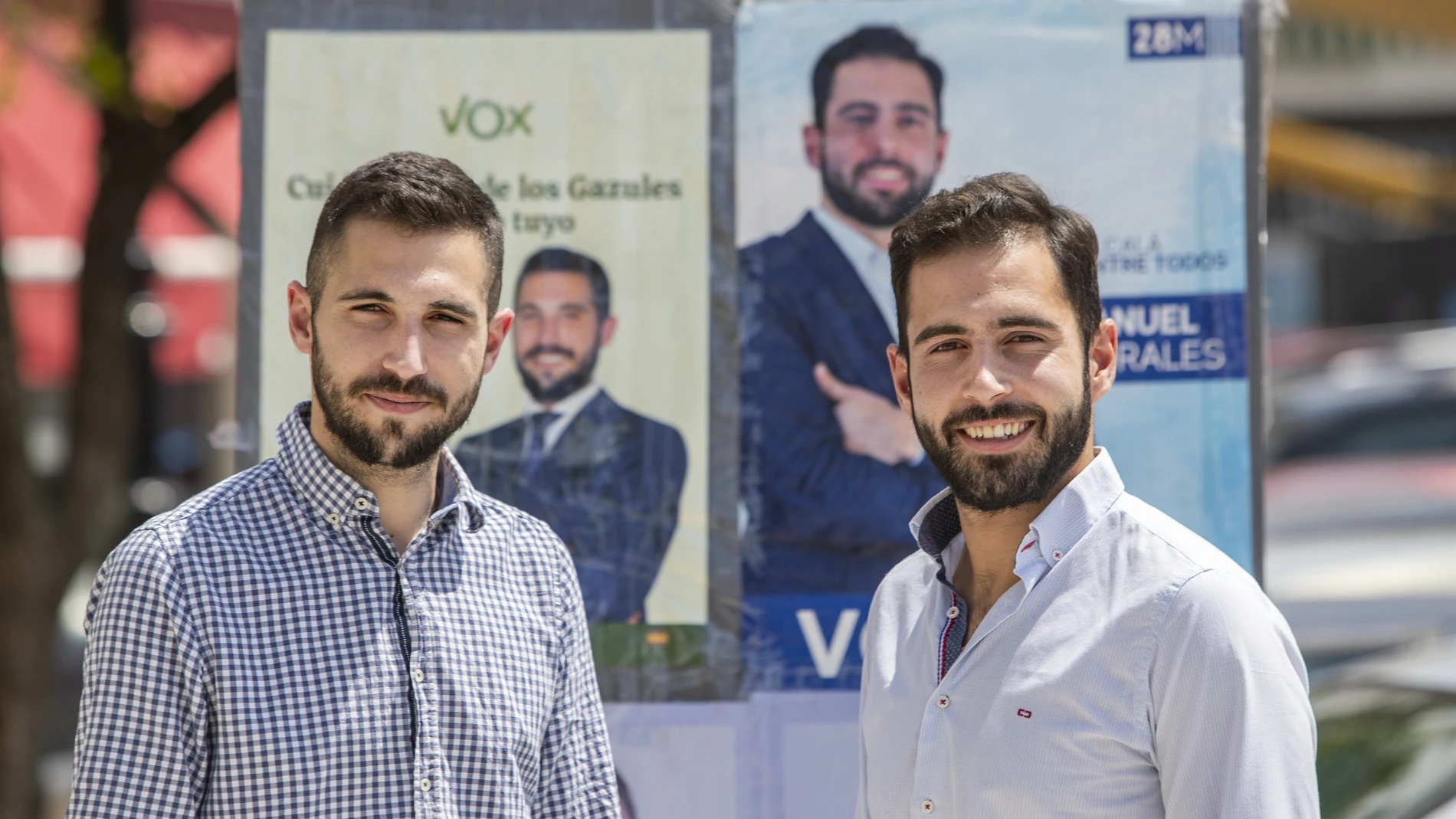 Los hermanos Miguel Ángel (i) y Manuel Morales Trujillo pugnan por la misma Alcaldía, la de Alcalá de los Gazules (Cádiz)
